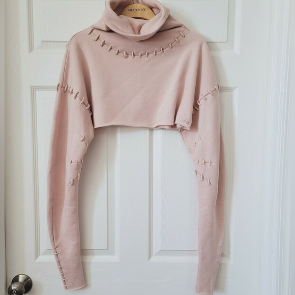 Alo Splice Cropped Sweater - Picture 2 of 12